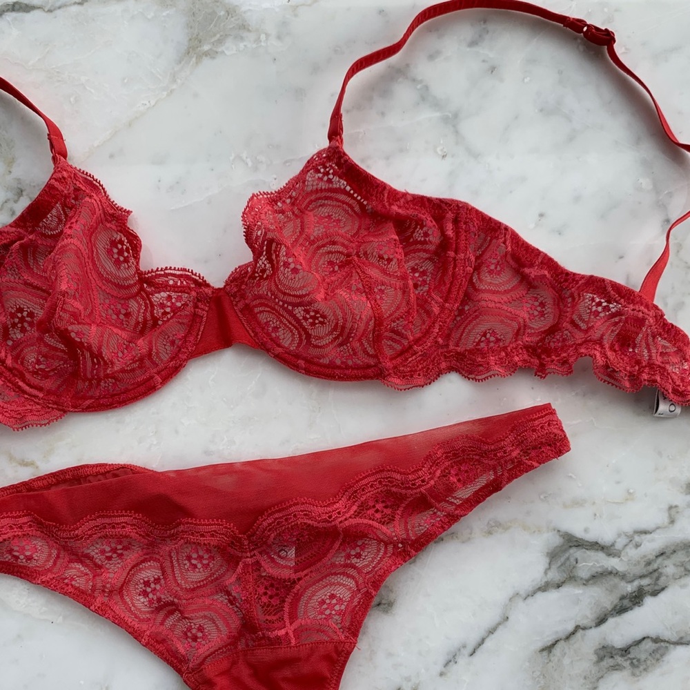 LA PERLA red lace lingerie set